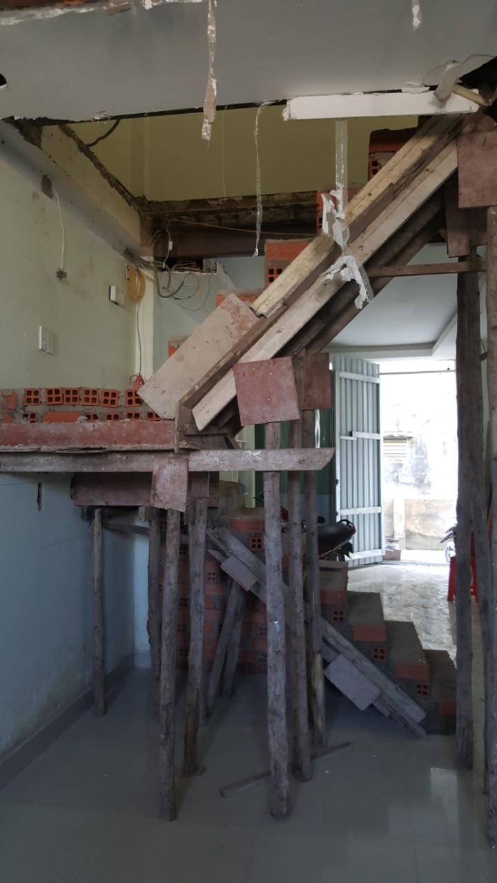 sua-chua-thi-cong-nha-pho